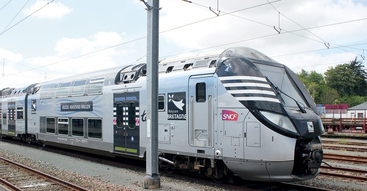 TER aux couleurs du conseil régional de Bretagne.