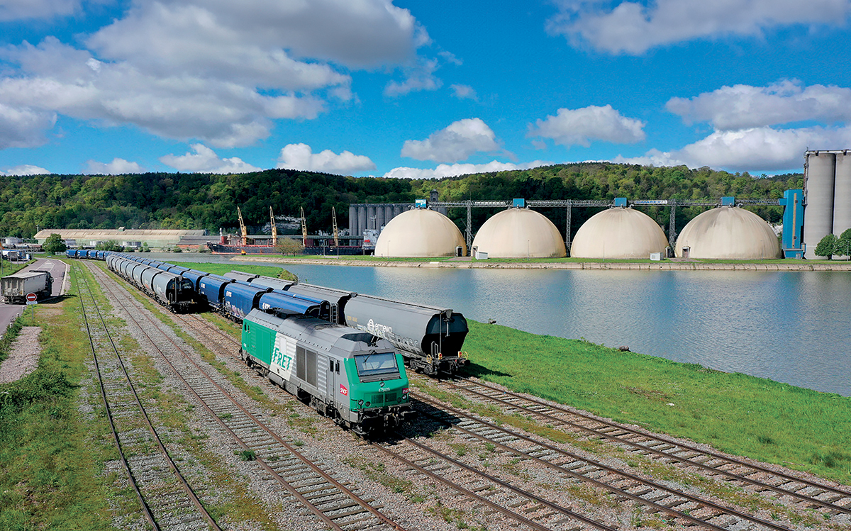 Pourquoi le transport ferroviaire patine dans les ports français ?