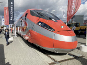 La nouvelle version de l’ETR1000, alias Frecciarossa, dont 36 rames (plus 10 en option) ont été commandées par Trenitalia à Hitachi Rail.
Photos © Patrick Laval