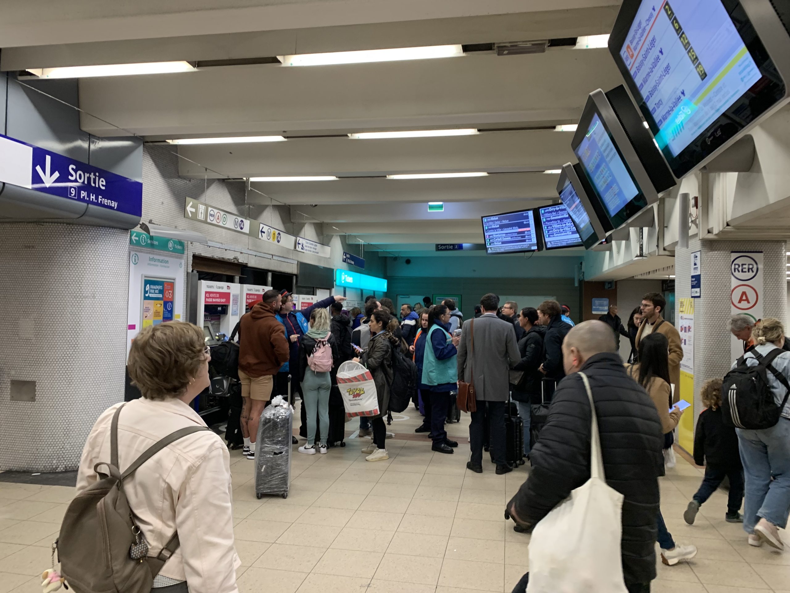 Entrée de la station RATP gare de Lyon à Paris