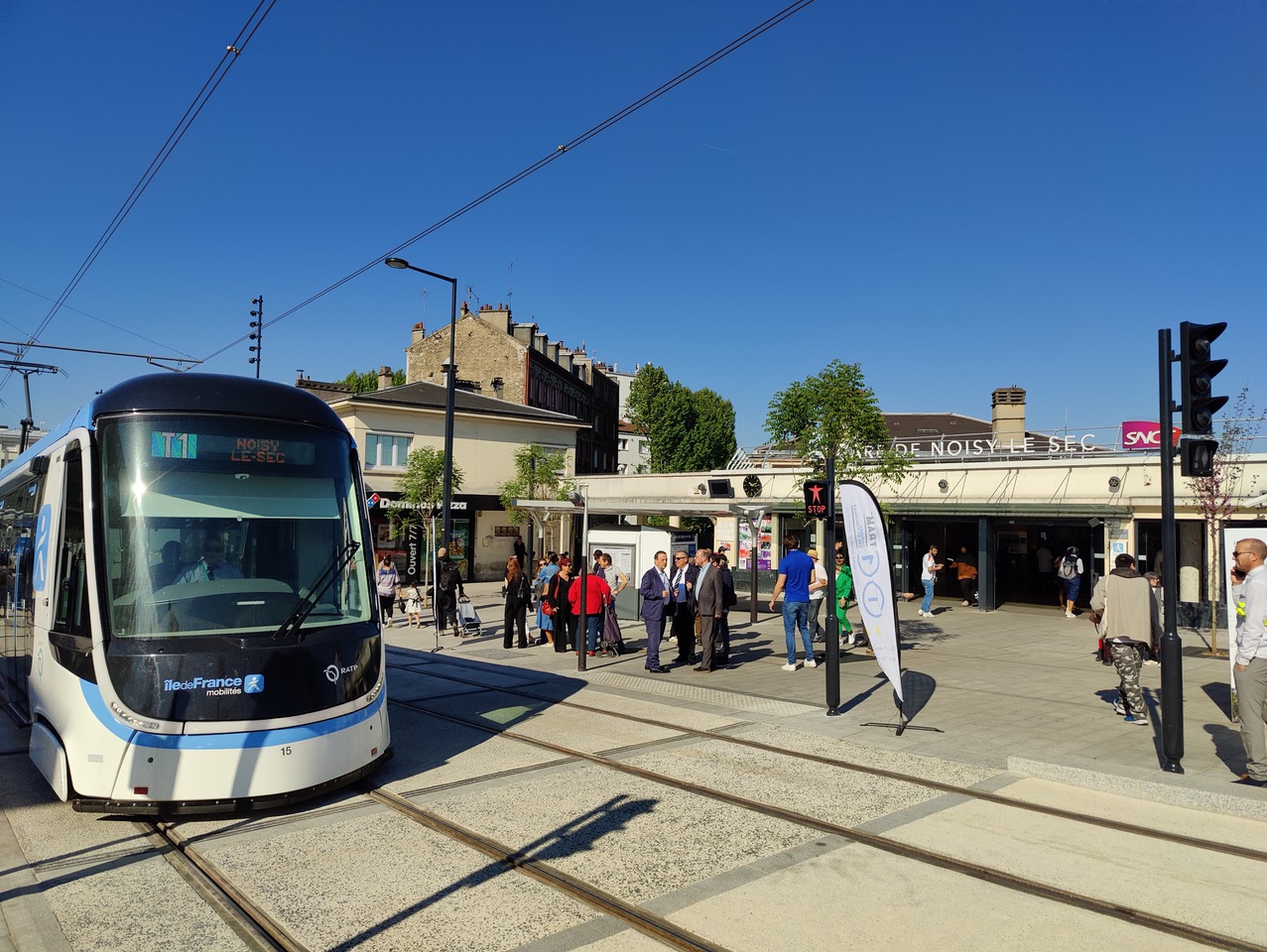 Le nouveau terminus Gare de Noisy-le-Sec a été implanté à quelques dizaines de mètres de la gare du RER E. Tzen 3
