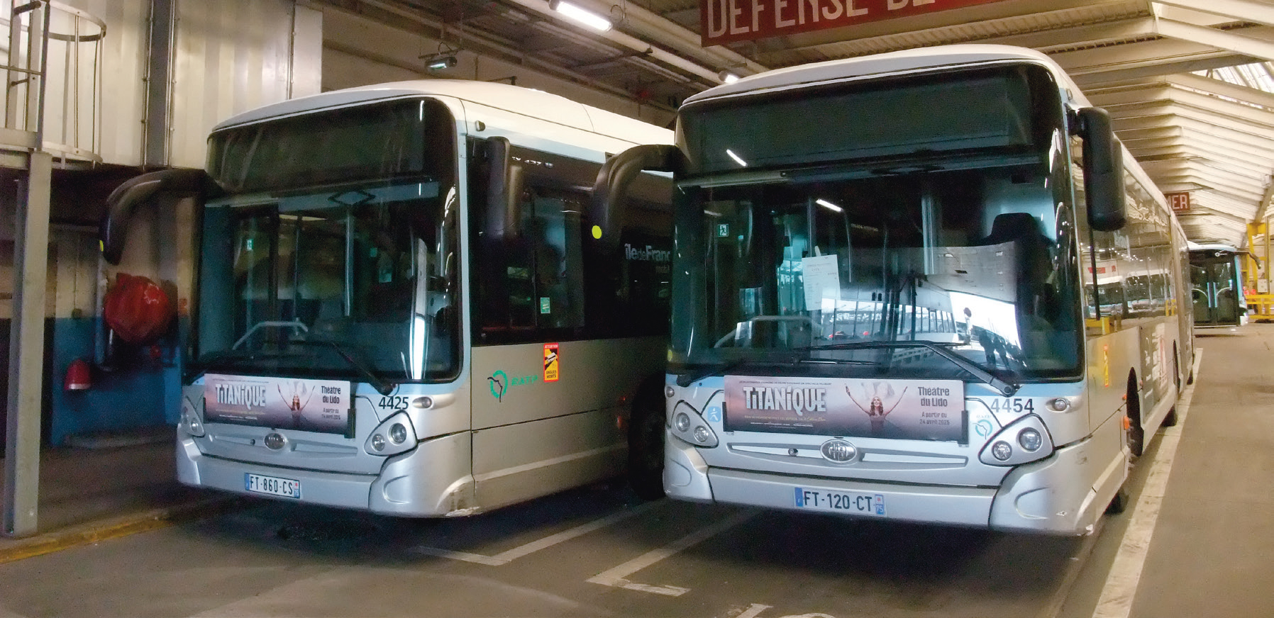 Mis en service en 2020, ces deux autobus articulés hybrides Heuliez GX437 ont desservi Magny-les- Hameaux, loin de leur dépôt, durant les épreuves olympiques de golf .