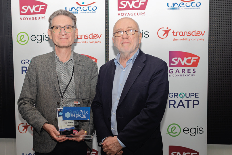 GRAND PRIX TERDÉCERNÉ À LA RÉGION NOUVELLE AQUITAINE Jean-Aimé Mougenot, directeur TER délégué SNCF Voyageurs a remis le Grand Prix à Didier Duchier, directeur général adjoint en charge des mobilités pour la région Nouvelle-Aquitaine.