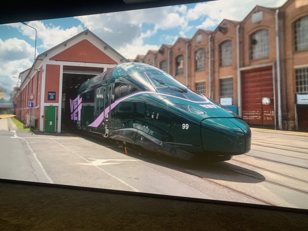 Le train à grande vitesse de la compagne Velvet.