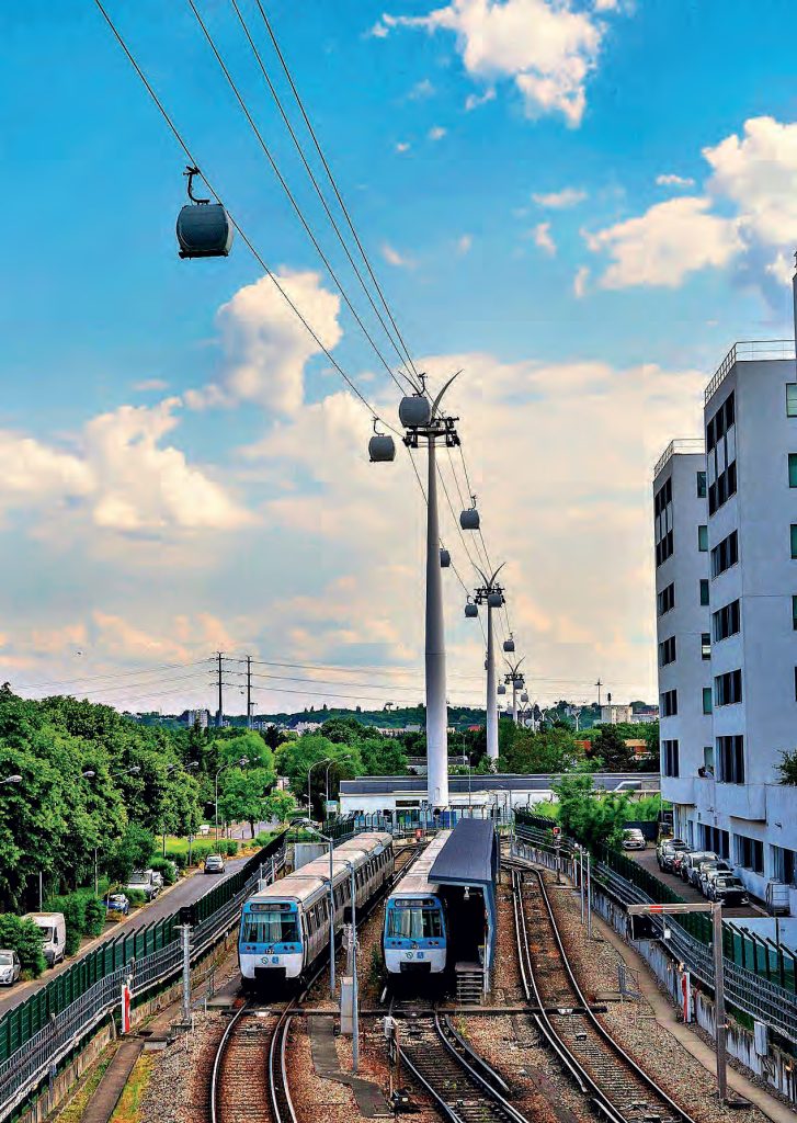 Installation du premier téléphérique urbain d’Île- de-France, entre Créteil et Villeneuve-Saint- Georges.