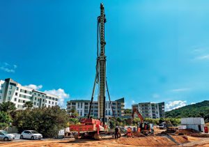Chantier de la gareSaint-Joseph d’Ajaccio (installation des pieux de fondation)