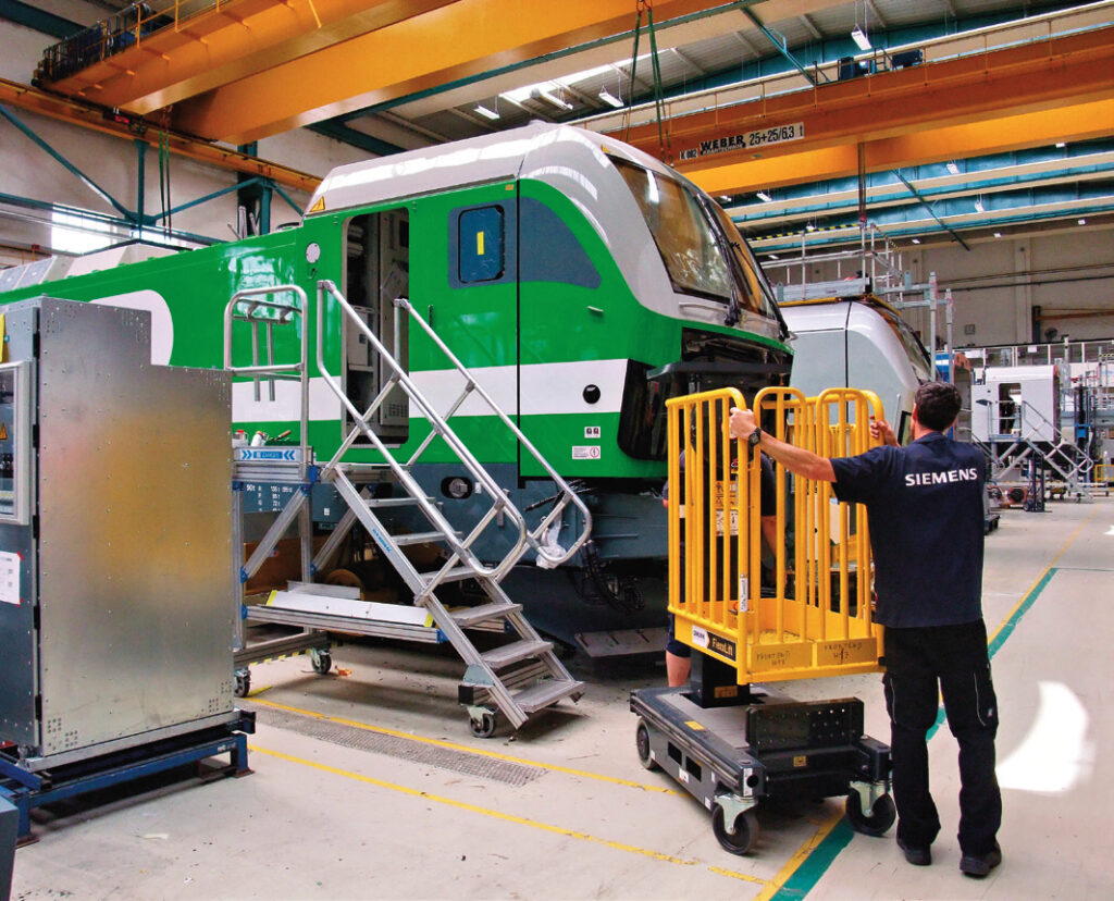 Dans sa livrée vertecaractéristique, une
Vectron de la série Sr3
des Chemins de fer
finlandais (VR), pour
services voyageurs
et fret.