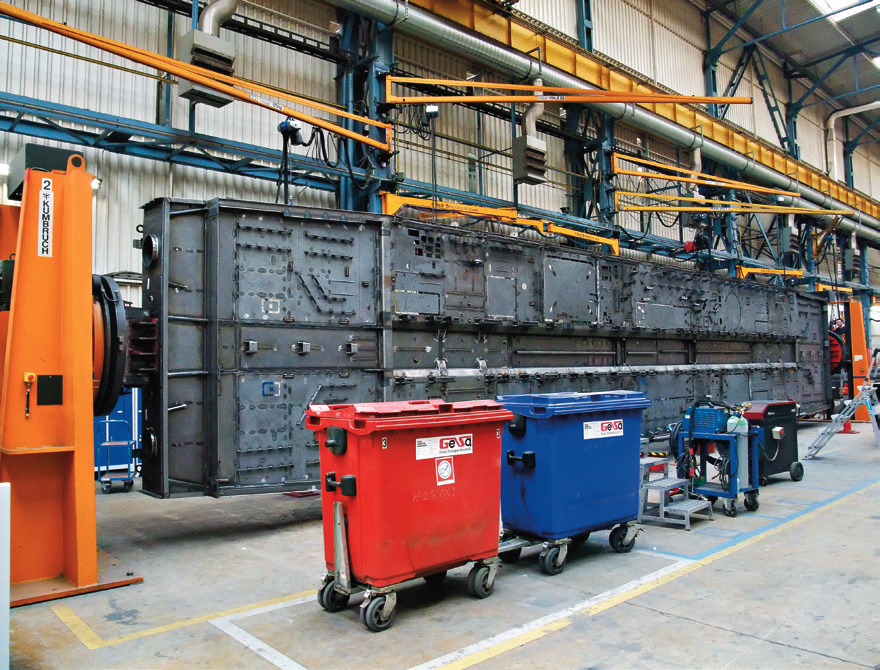 Pour faciliter saréalisation, le châssis de
la locomotive est tourné
perpendiculairement
au sol.