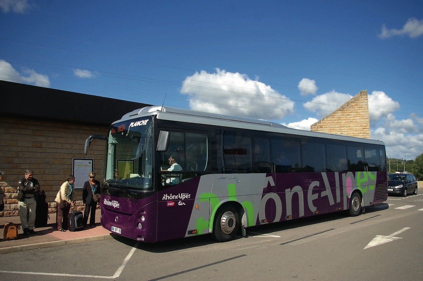 Rhône-Alpes reprend en direct les TER routiers de la SNCF