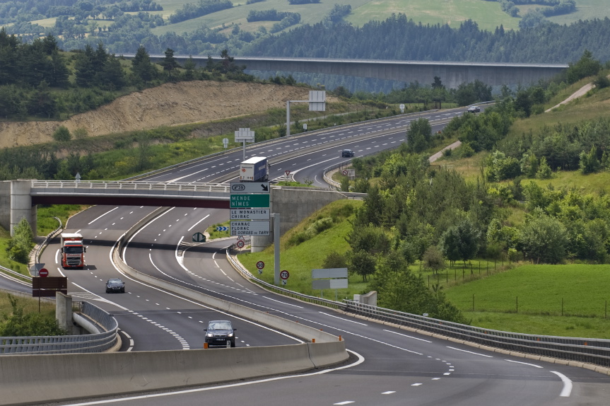Ecotaxe : le député Chanteguet propose le rachat des concessions autoroutières